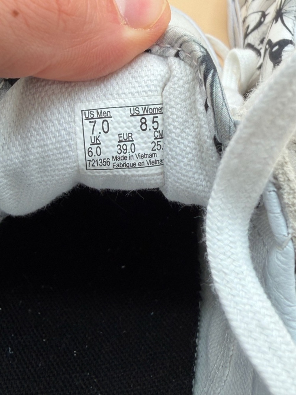Vans Old Skool Butterfly Panel Sneakers - White/Black Women’s Size 8.5, Men’s 7 - Picture 6 of 8